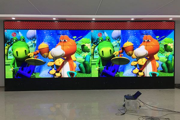 一套完整的液晶拼接屏方案該如何配置？