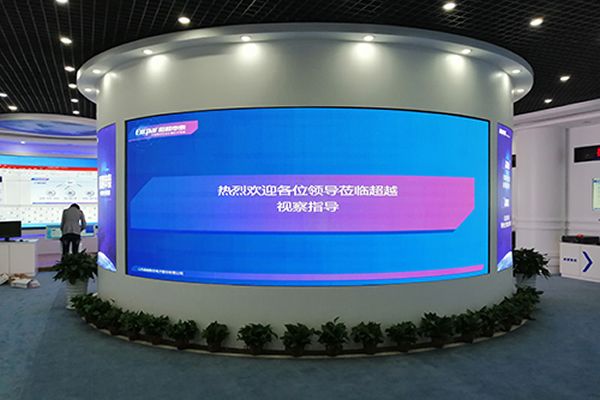 室內(nèi)選擇P3LED顯示屏好還是拼接屏好？