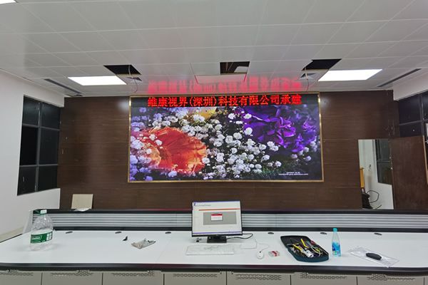 一套常見的室內(nèi)LED顯示屏系統(tǒng)包括哪些設(shè)備？