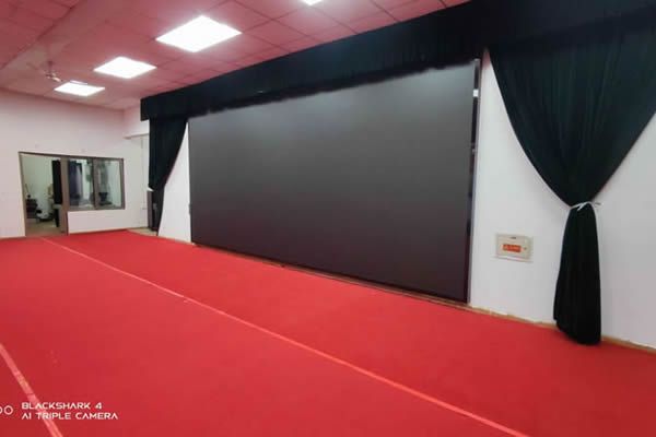 舞臺大屏哪種好，舞臺背景墻LED顯示屏設(shè)計方案