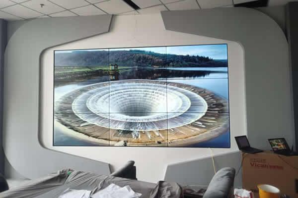 LED顯示屏好還是LCD拼接屏好，它們有哪些區(qū)別？