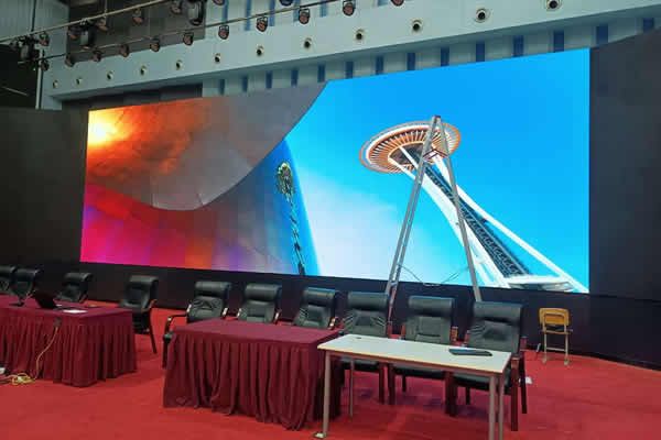 會議室的顯示屏幕要做多大合適？