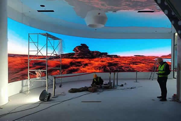 LED顯示屏是怎么做成弧形的？弧形LED屏顯示方案