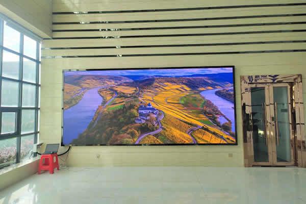 會議室LED顯示屏用P1.53的好，還是P1.86的好？