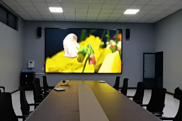 會(huì)議室用LED屏幕還是拼接屏幕好？